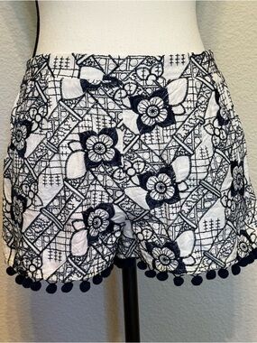 Entro Women’s Navy & White Floral Embroidered Shorts- Size Small